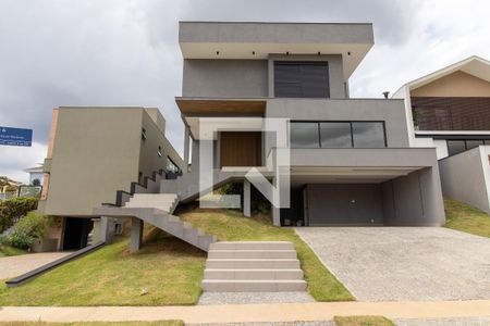 Casa de condomínio à venda com 462m², 3 quartos e 4 vagas Casa de condomínio à venda com 462m², 3 quartos e 4 vagasFachada