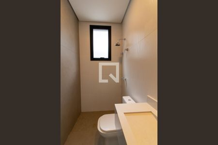 Casa de condomínio à venda com 462m², 3 quartos e 4 vagas Casa de condomínio à venda com 462m², 3 quartos e 4 vagasBanheiro Área externa