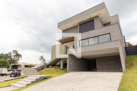 Casa de condomínio à venda com 462m², 3 quartos e 4 vagas Casa de condomínio à venda com 462m², 3 quartos e 4 vagasFachada