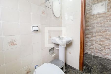 Casa à venda com 273m², 5 quartos e 3 vagas Casa à venda com 273m², 5 quartos e 3 vagasBanheiro Social