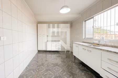Casa à venda com 273m², 5 quartos e 3 vagas Casa à venda com 273m², 5 quartos e 3 vagasCozinha