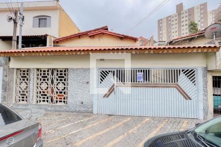 Casa à venda com 273m², 5 quartos e 3 vagas Casa à venda com 273m², 5 quartos e 3 vagasFachada