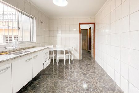 Casa à venda com 273m², 5 quartos e 3 vagas Casa à venda com 273m², 5 quartos e 3 vagasCozinha