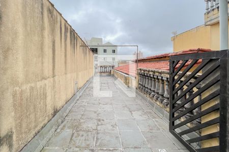 Casa à venda com 273m², 5 quartos e 3 vagas Casa à venda com 273m², 5 quartos e 3 vagasVaranda