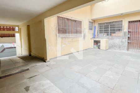 Casa à venda com 273m², 5 quartos e 3 vagas Casa à venda com 273m², 5 quartos e 3 vagasQuintal