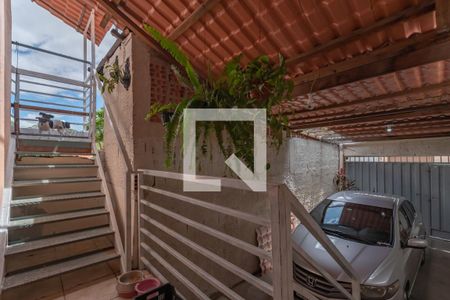 Casa à venda com 190m², 3 quartos e 2 vagas Casa à venda com 190m², 3 quartos e 2 vagasEntrada - Garagem