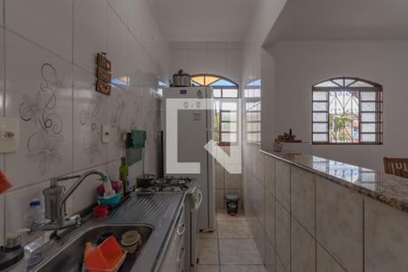 Casa à venda com 190m², 3 quartos e 2 vagas Casa à venda com 190m², 3 quartos e 2 vagasCozinha