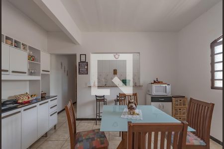 Casa à venda com 190m², 3 quartos e 2 vagas Casa à venda com 190m², 3 quartos e 2 vagasCopa