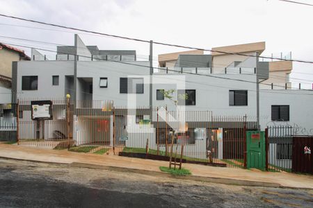 Casa à venda com 196m², 3 quartos e 1 vaga Casa à venda com 196m², 3 quartos e 1 vagaFachada