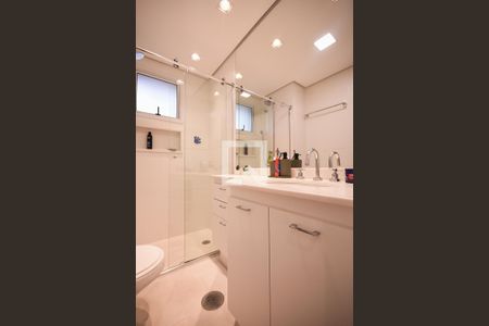 Apartamento à venda com 220m², 4 quartos e 4 vagas Apartamento à venda com 220m², 4 quartos e 4 vagasBanheiro Suíte 2