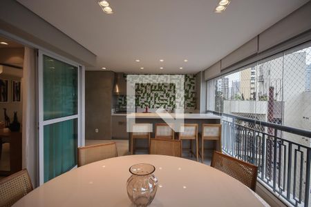 Apartamento à venda com 220m², 4 quartos e 4 vagas Apartamento à venda com 220m², 4 quartos e 4 vagasVaranda