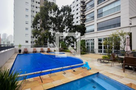 Apartamento à venda com 220m², 4 quartos e 4 vagas Apartamento à venda com 220m², 4 quartos e 4 vagasPiscina