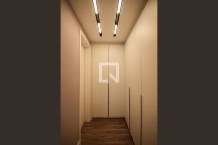 Apartamento à venda com 220m², 4 quartos e 4 vagas Apartamento à venda com 220m², 4 quartos e 4 vagasArmário da Suíte 1