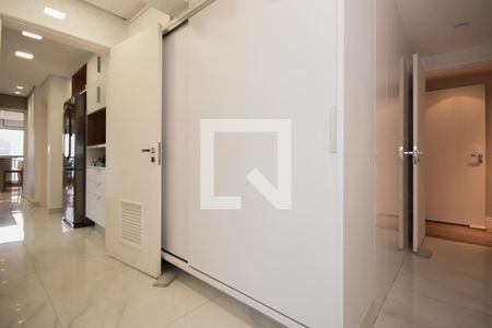Apartamento à venda com 220m², 4 quartos e 4 vagas Apartamento à venda com 220m², 4 quartos e 4 vagasÁrea de Serviço