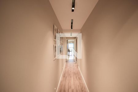 Apartamento à venda com 220m², 4 quartos e 4 vagas Apartamento à venda com 220m², 4 quartos e 4 vagasCorredor