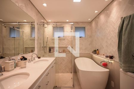 Apartamento à venda com 220m², 4 quartos e 4 vagas Apartamento à venda com 220m², 4 quartos e 4 vagasBanheiro Suíte 1