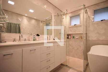 Apartamento à venda com 220m², 4 quartos e 4 vagas Apartamento à venda com 220m², 4 quartos e 4 vagasBanheiro Suíte 1