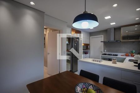 Apartamento à venda com 220m², 4 quartos e 4 vagas Apartamento à venda com 220m², 4 quartos e 4 vagasCozinha