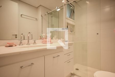 Apartamento à venda com 220m², 4 quartos e 4 vagas Apartamento à venda com 220m², 4 quartos e 4 vagasBanheiro Suíte 3