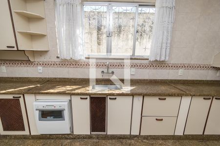 Casa à venda com 252m², 4 quartos e 5 vagas Casa à venda com 252m², 4 quartos e 5 vagasCozinha