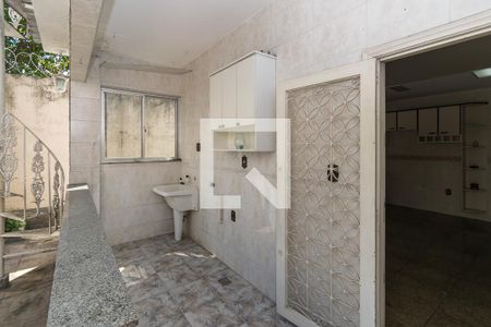 Casa à venda com 252m², 4 quartos e 5 vagas Casa à venda com 252m², 4 quartos e 5 vagasÁrea de Serviço (1º andar)