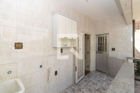 Casa à venda com 252m², 4 quartos e 5 vagas Casa à venda com 252m², 4 quartos e 5 vagasÁrea de Serviço (1º andar)