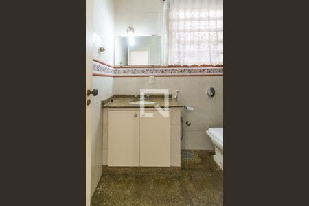 Casa à venda com 252m², 4 quartos e 5 vagas Casa à venda com 252m², 4 quartos e 5 vagasBanheiro 2 (1º andar)