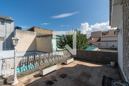 Casa à venda com 252m², 4 quartos e 5 vagas Casa à venda com 252m², 4 quartos e 5 vagasVaranda do 2º andar