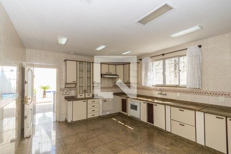 Casa à venda com 252m², 4 quartos e 5 vagas Casa à venda com 252m², 4 quartos e 5 vagasCozinha
