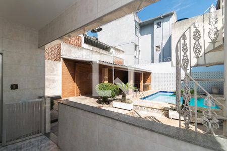 Casa à venda com 252m², 4 quartos e 5 vagas Casa à venda com 252m², 4 quartos e 5 vagasÁrea de Serviço (1º andar)