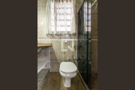 Casa à venda com 252m², 4 quartos e 5 vagas Casa à venda com 252m², 4 quartos e 5 vagasBanheiro da Suíte