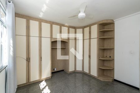 Casa à venda com 252m², 4 quartos e 5 vagas Casa à venda com 252m², 4 quartos e 5 vagasQuarto 2 - Armários