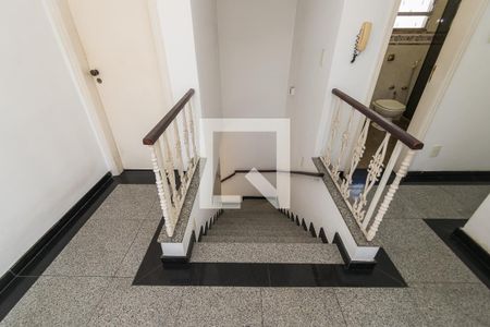 Casa à venda com 252m², 4 quartos e 5 vagas Casa à venda com 252m², 4 quartos e 5 vagasHall do 2º andar