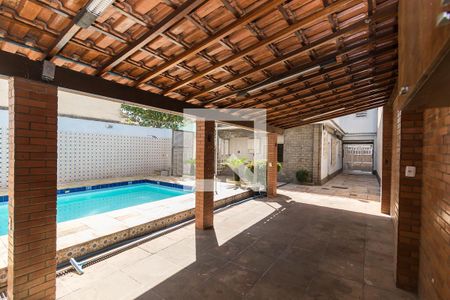 Casa à venda com 252m², 4 quartos e 5 vagas Casa à venda com 252m², 4 quartos e 5 vagasVaranda gourmet