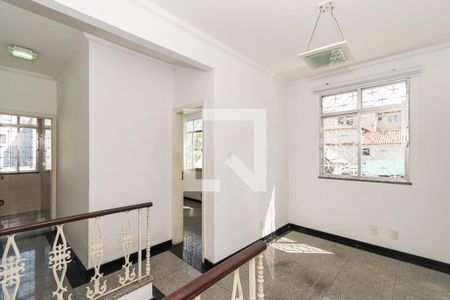 Casa à venda com 252m², 4 quartos e 5 vagas Casa à venda com 252m², 4 quartos e 5 vagasHall do 2º andar