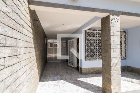 Casa à venda com 252m², 4 quartos e 5 vagas Casa à venda com 252m², 4 quartos e 5 vagasVaranda da Frente