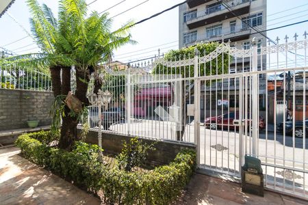 Casa à venda com 252m², 4 quartos e 5 vagas Casa à venda com 252m², 4 quartos e 5 vagasVaranda da Frente