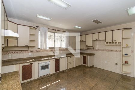 Casa à venda com 252m², 4 quartos e 5 vagas Casa à venda com 252m², 4 quartos e 5 vagasCozinha