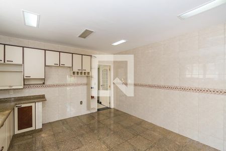 Casa à venda com 252m², 4 quartos e 5 vagas Casa à venda com 252m², 4 quartos e 5 vagasCozinha