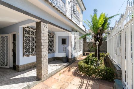 Casa à venda com 252m², 4 quartos e 5 vagas Casa à venda com 252m², 4 quartos e 5 vagasVaranda da Frente