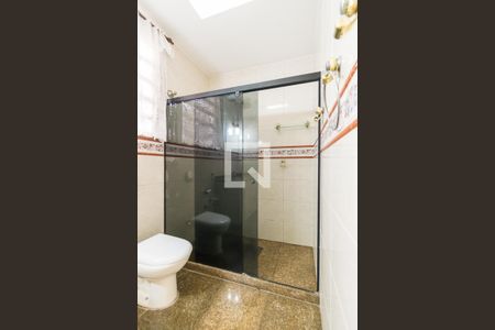 Casa à venda com 252m², 4 quartos e 5 vagas Casa à venda com 252m², 4 quartos e 5 vagasBanheiro 2 (1º andar)