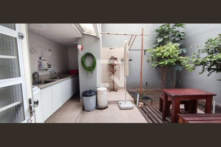 Casa à venda com 264m², 3 quartos e 1 vaga Casa à venda com 264m², 3 quartos e 1 vagaLavanderia