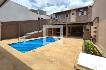 Casa à venda com 170m², 3 quartos e 4 vagas Casa à venda com 170m², 3 quartos e 4 vagasPiscina
