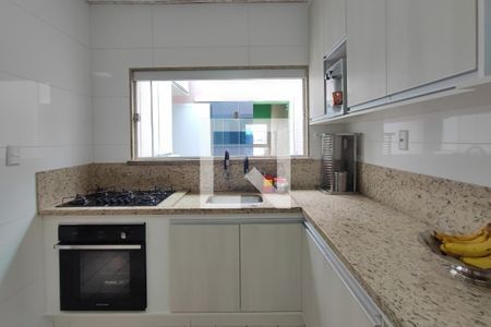 Casa à venda com 170m², 3 quartos e 4 vagas Casa à venda com 170m², 3 quartos e 4 vagasCozinha