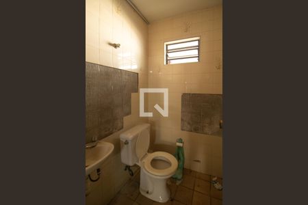 Casa à venda com 300m², 4 quartos e 8 vagas Casa à venda com 300m², 4 quartos e 8 vagasBanheiro de Serviço