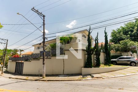 Casa à venda com 400m², 4 quartos e 4 vagas Casa à venda com 400m², 4 quartos e 4 vagasFachada