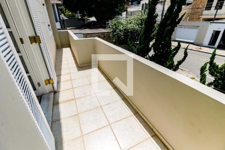 Casa à venda com 400m², 4 quartos e 4 vagas Casa à venda com 400m², 4 quartos e 4 vagasVaranda - Suíte 3