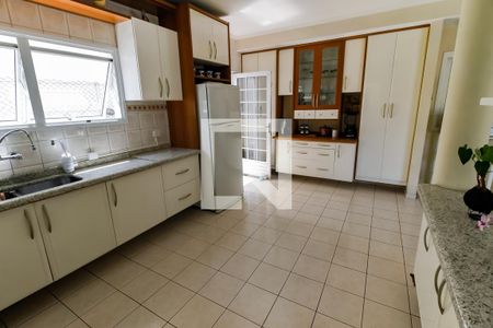 Casa à venda com 400m², 4 quartos e 4 vagas Casa à venda com 400m², 4 quartos e 4 vagasCozinha - Armários