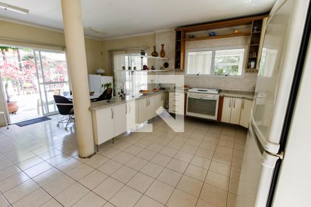 Casa à venda com 400m², 4 quartos e 4 vagas Casa à venda com 400m², 4 quartos e 4 vagasCozinha - Armários