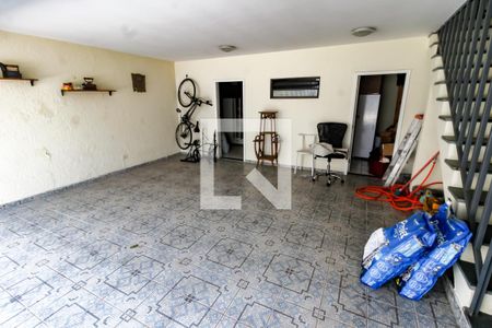 Casa à venda com 400m², 4 quartos e 4 vagas Casa à venda com 400m², 4 quartos e 4 vagasGaragem